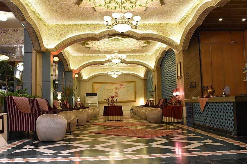 لابی و سالن انتظار هتل بزرگ ارم کیش